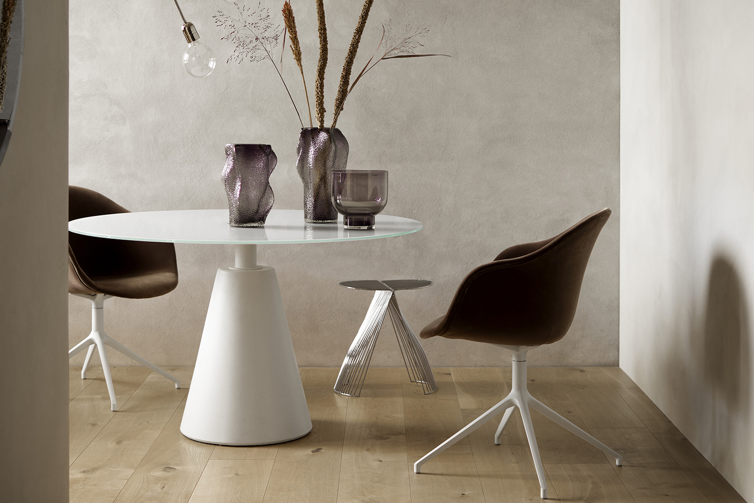 Madrid round dining table